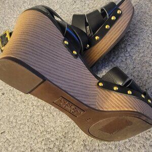 Wedge black sandle heel